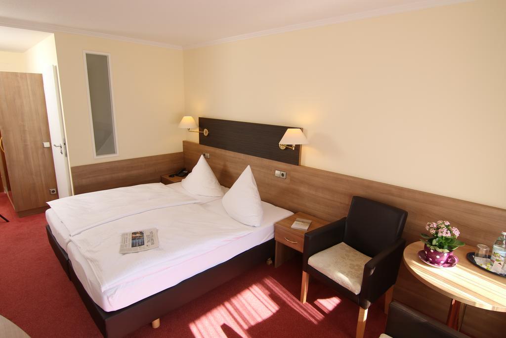 Hotel Bergfrieden Бад-Вильдбад Экстерьер фото